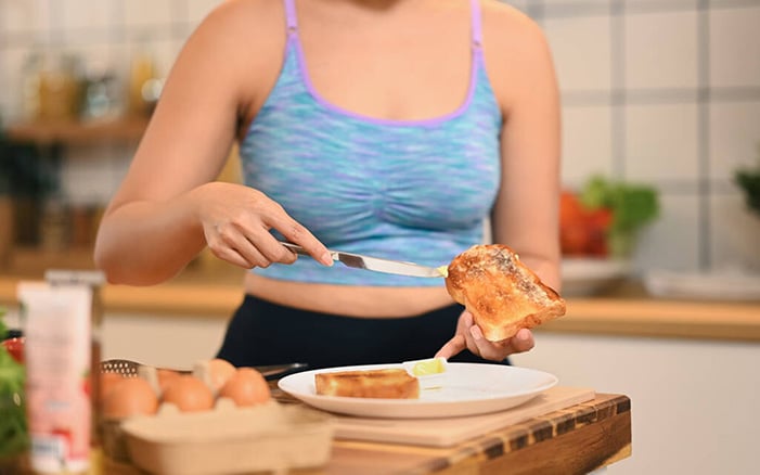 Should You Run On an Empty Stomach or Eat Breakfast First?
